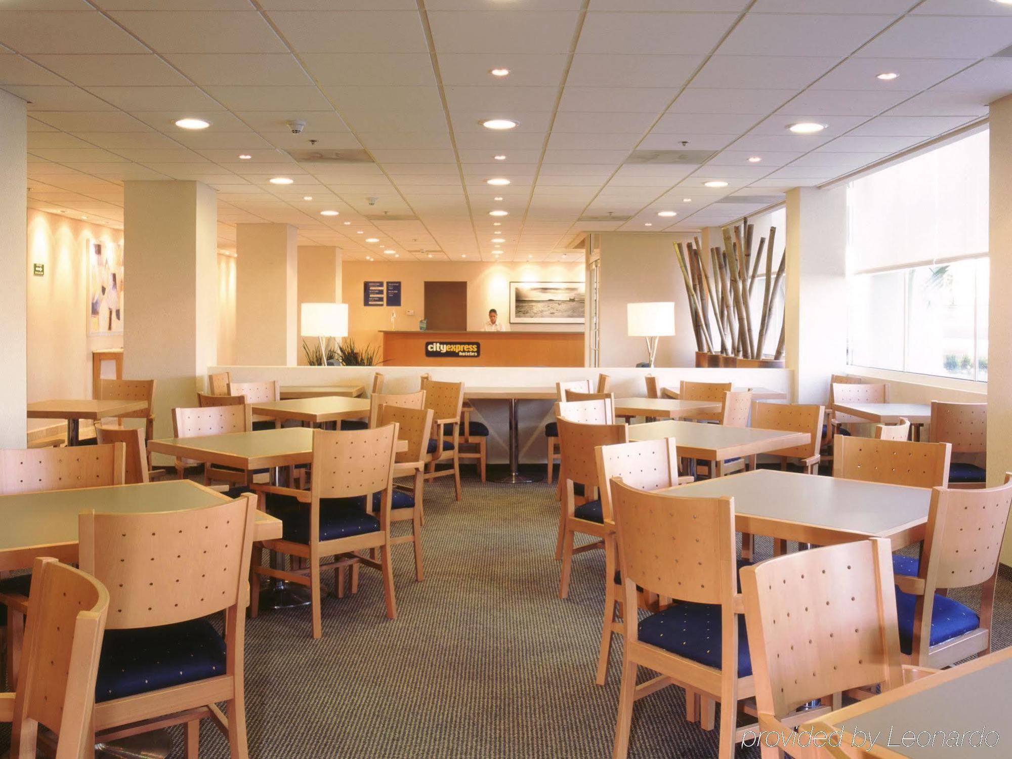 City Express By Marriott Nuevo Laredo Restaurant foto
